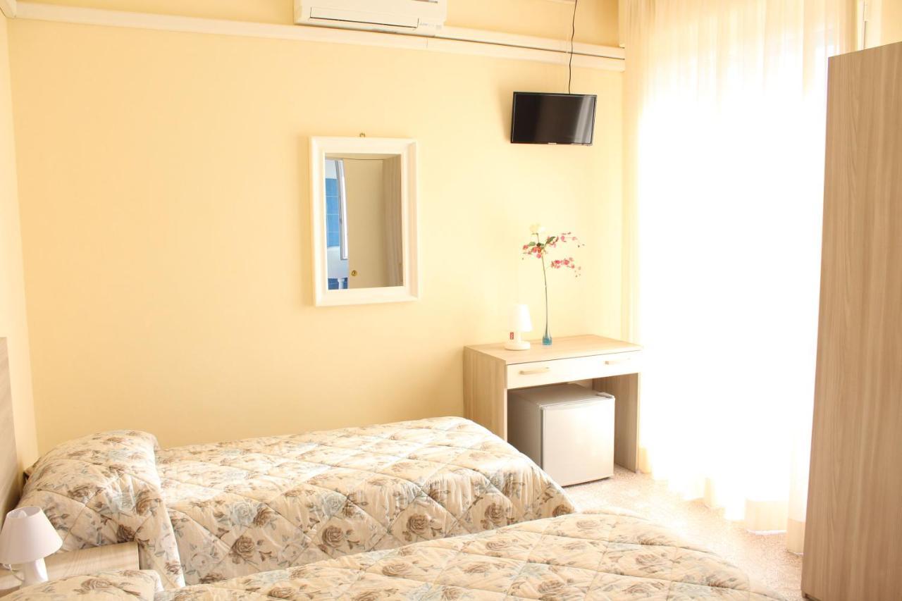 Hotel Luca Lido di Camaiore Kültér fotó