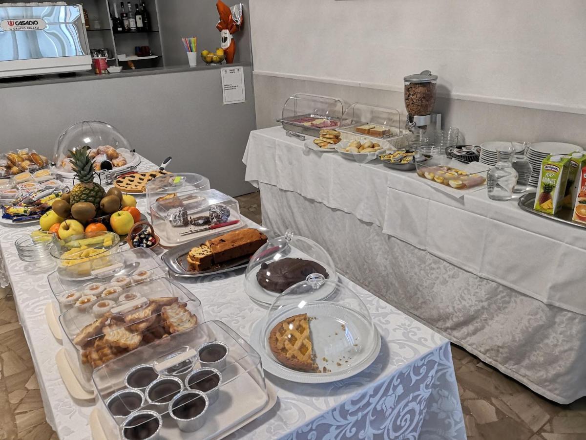 Hotel Luca Lido di Camaiore Kültér fotó
