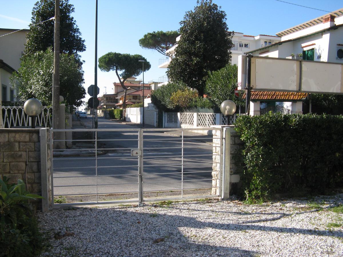 Hotel Luca Lido di Camaiore Kültér fotó