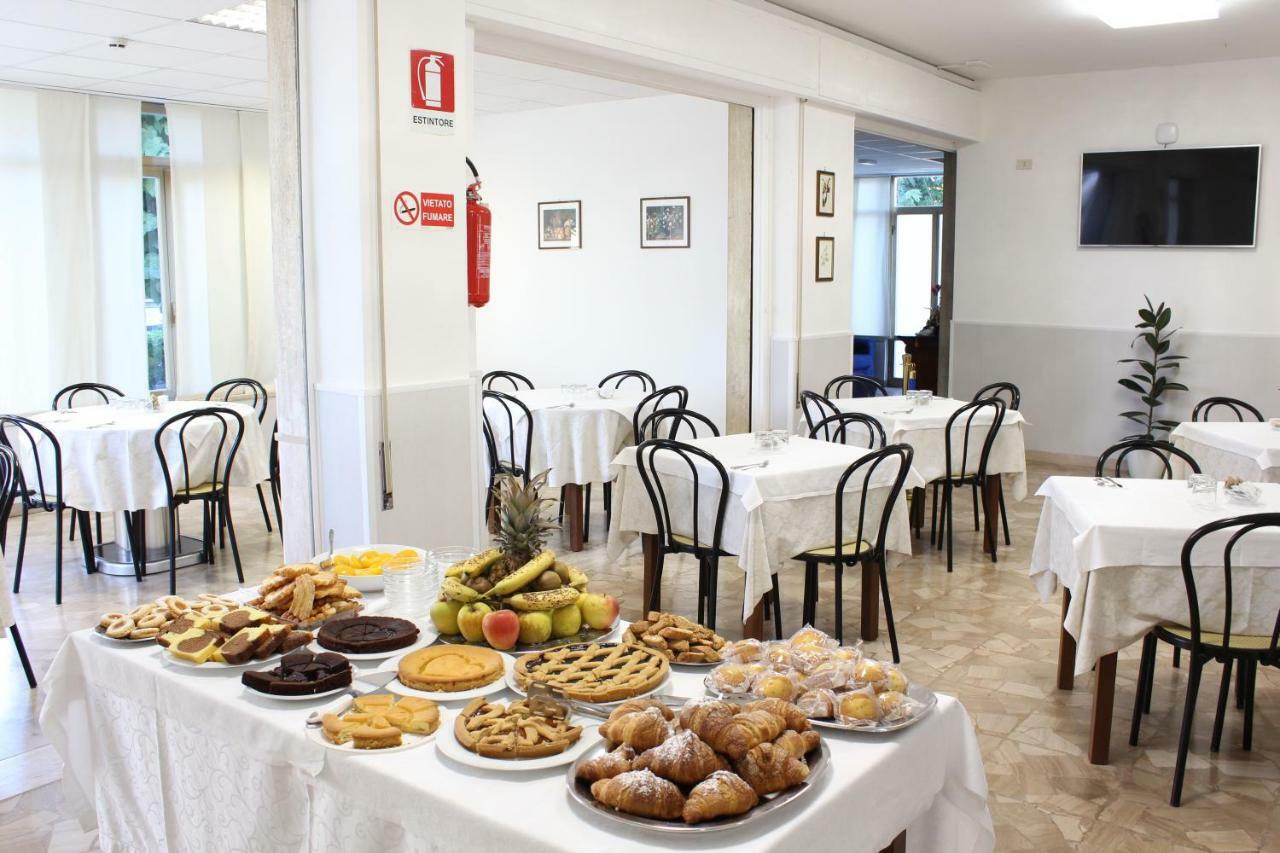 Hotel Luca Lido di Camaiore Kültér fotó